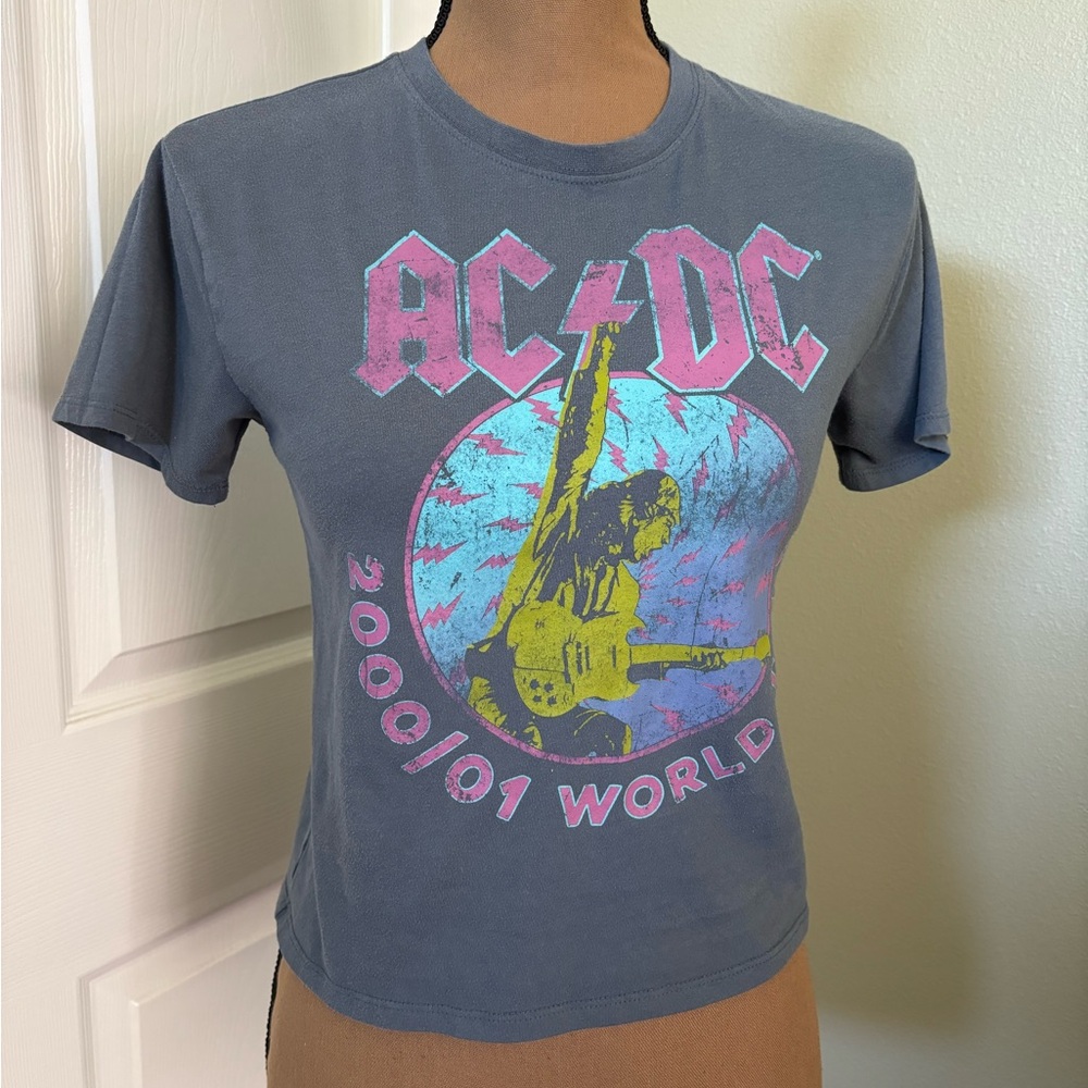 AC/DC 2000/01 World Tour grey and multi-coloured t-shirt 
Size small 6/7